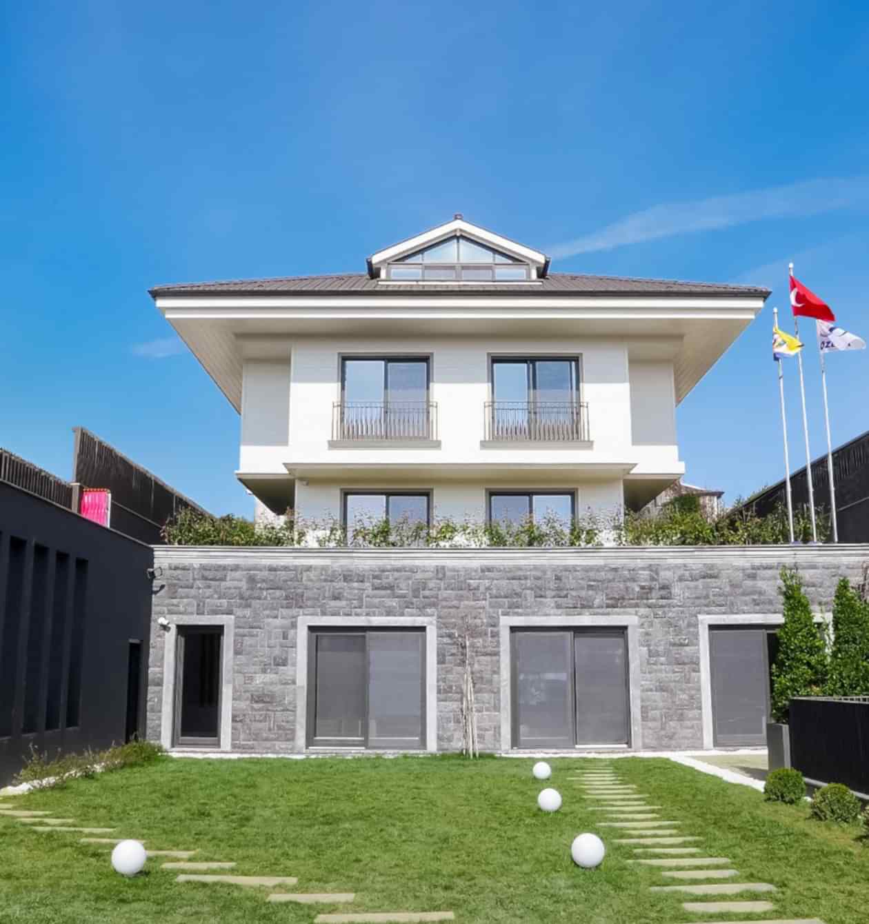 Özbek İnşaat Moves to Its New Headquarters