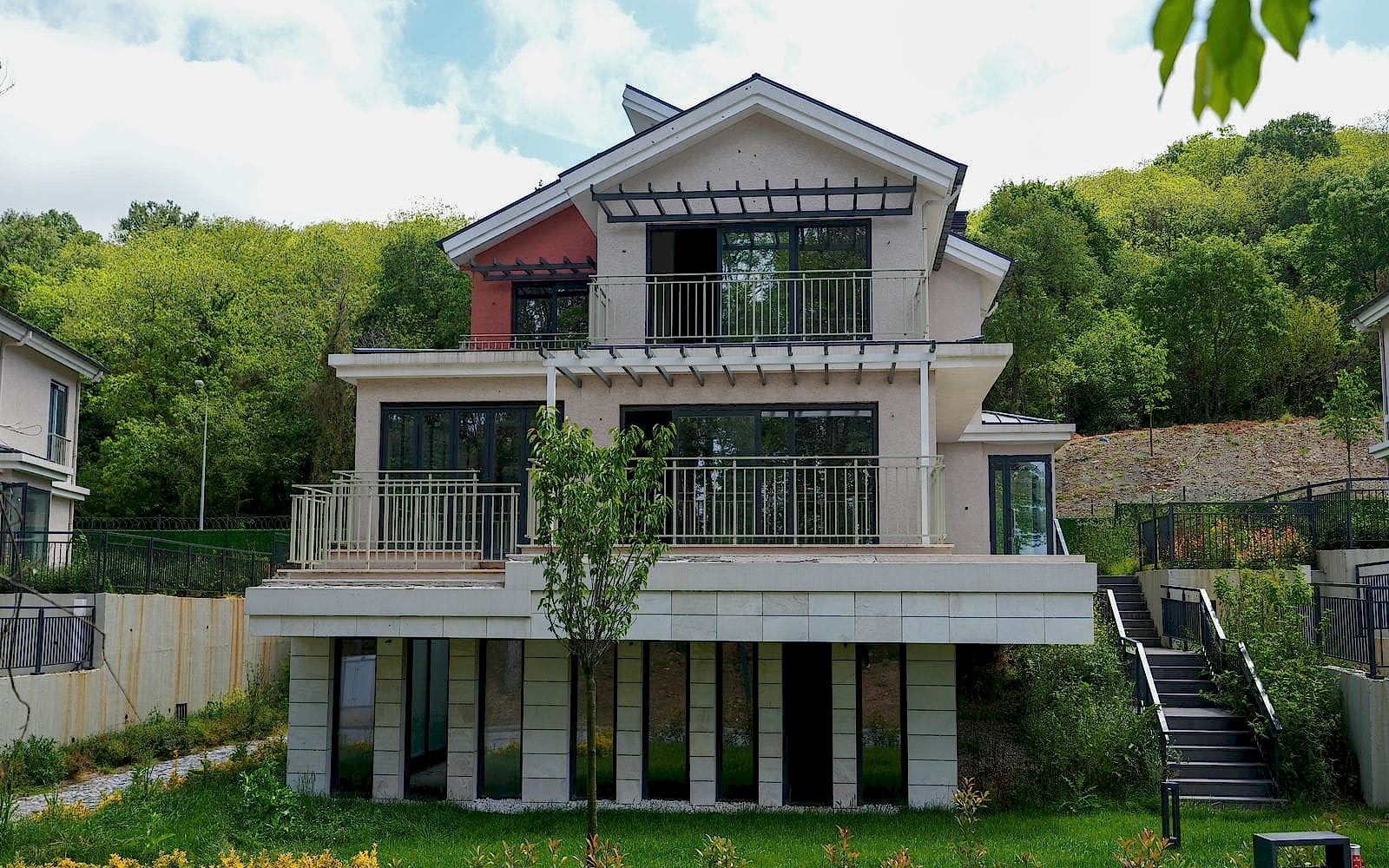 Emlak Konut Village Project in Zekeriyaköy Successfully Completed