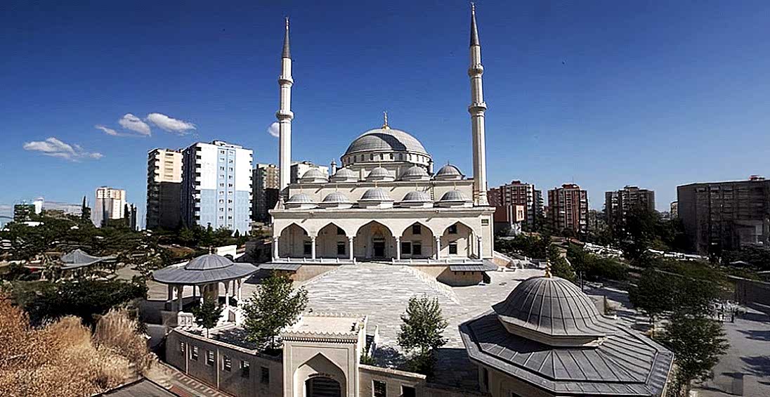 Başakşehir Tunahan Camii